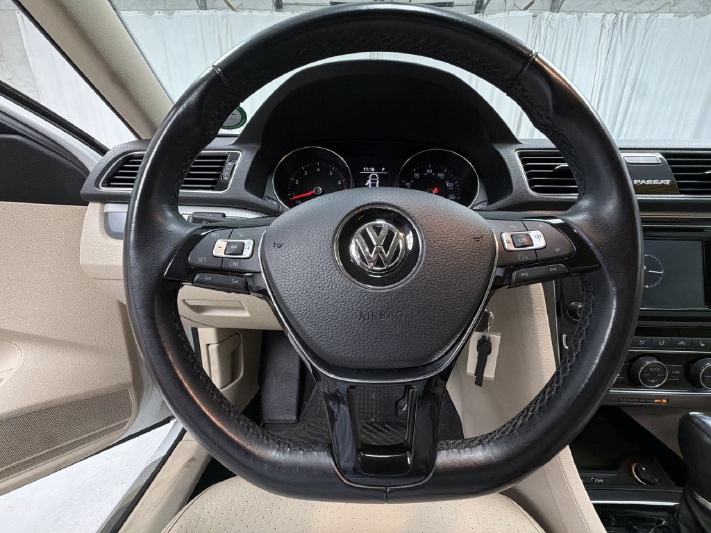 Used 2018 Volkswagen Passat 2.0T R-Line FWD image 27