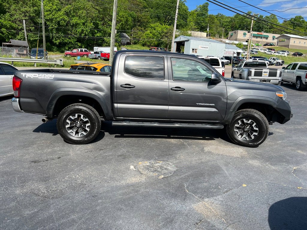 Used 2017 Toyota Tacoma TRD Off-Road image 77