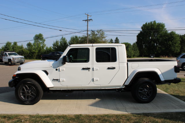 New 2026 Jeep Gladiator Sport AWD/4WD image 30