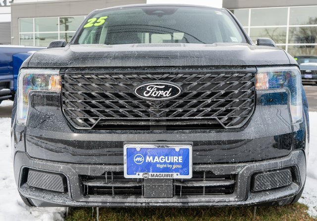 New 2025 Ford Maverick Lariat w/ Black Appearance Package image 2