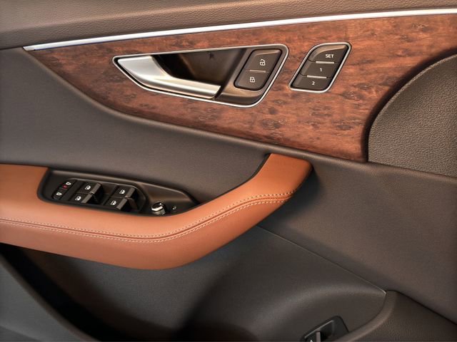 Used 2025 Audi Q7 3.0T Premium Plus image 14