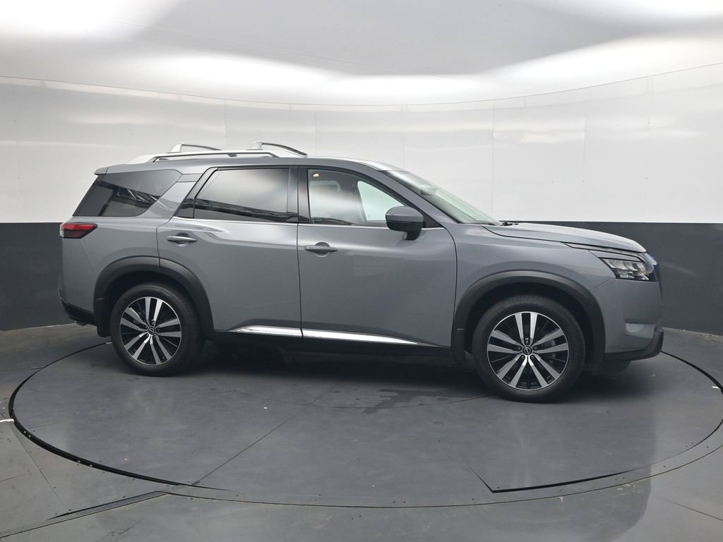 Certified 2025 Nissan Pathfinder Platinum w/ Cargo Package AWD/4WD image 4