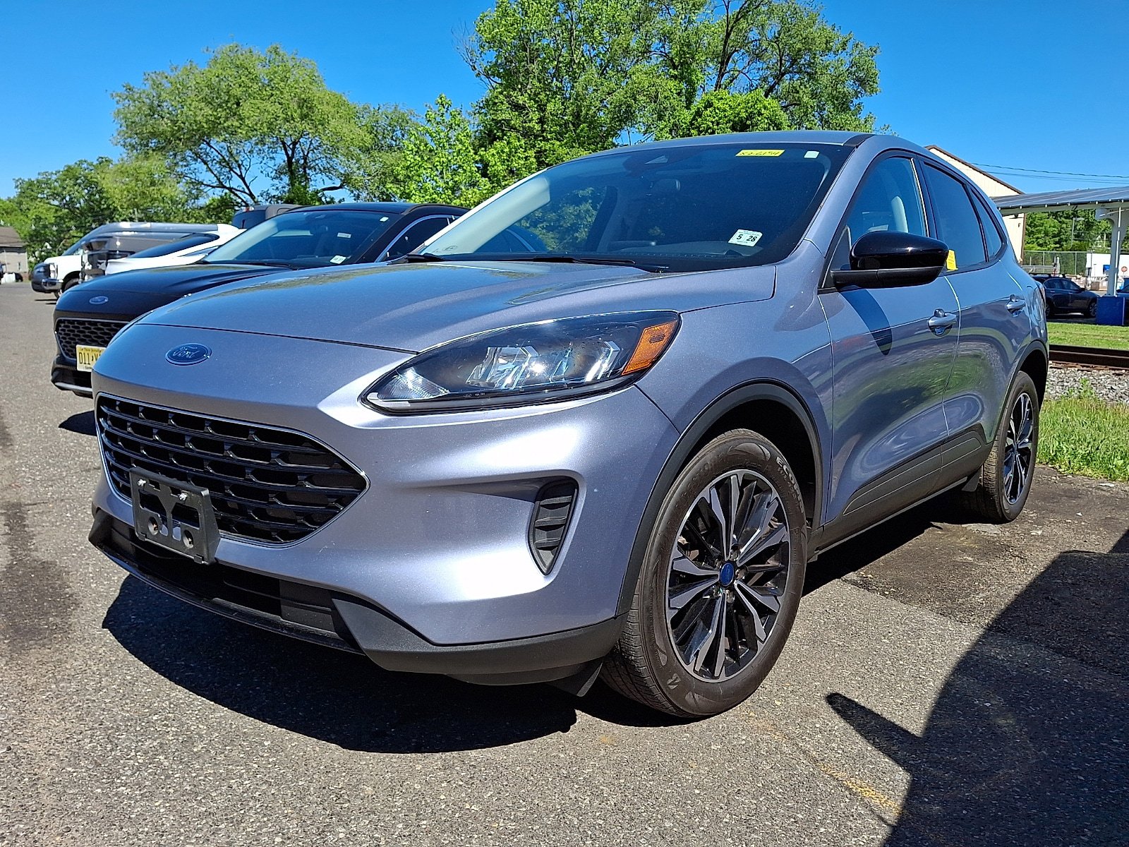 Used 2022 Ford Escape SE w/ SE Sport Appearance Package AWD/4WD image 3