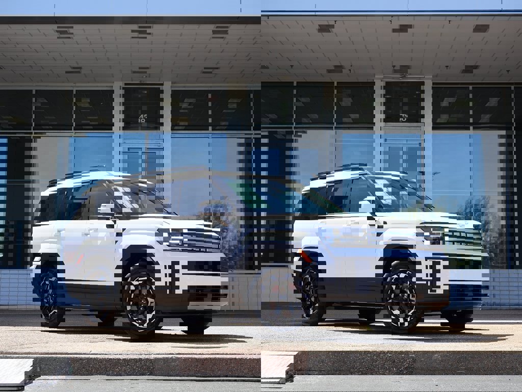 Certified 2025 Hyundai Santa Fe SEL image 2