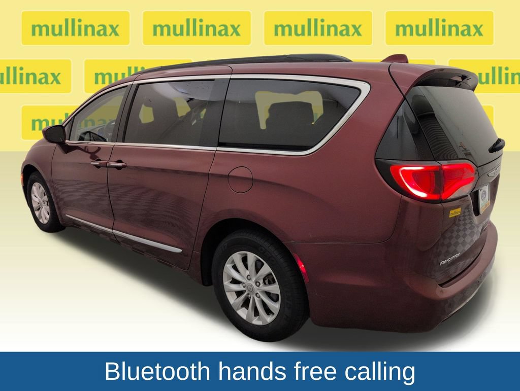 Used 2017 Chrysler Pacifica Touring-L FWD image 8