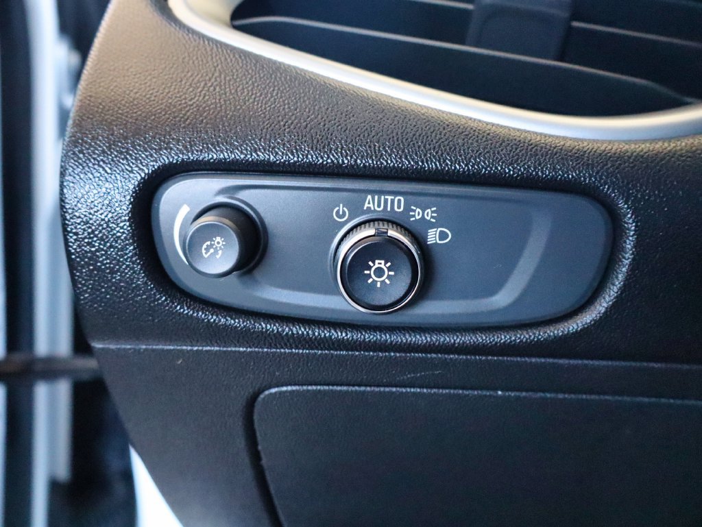 Used 2022 Chevrolet Malibu LS FWD image 30