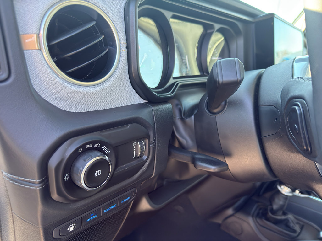Used 2025 Jeep Wrangler Sahara w/ Safety Group image 14