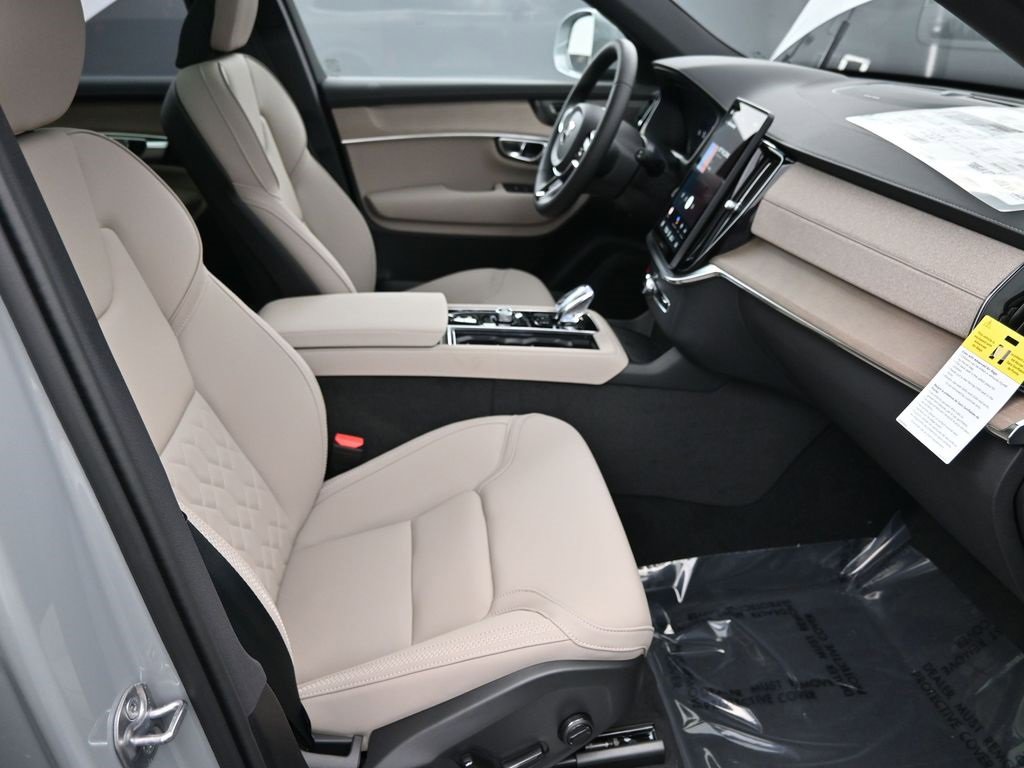 New 2026 Volvo XC90 B6 Plus w/ Protection Package Premier image 38