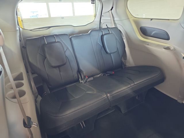 Used 2017 Chrysler Pacifica Touring-L Plus image 36