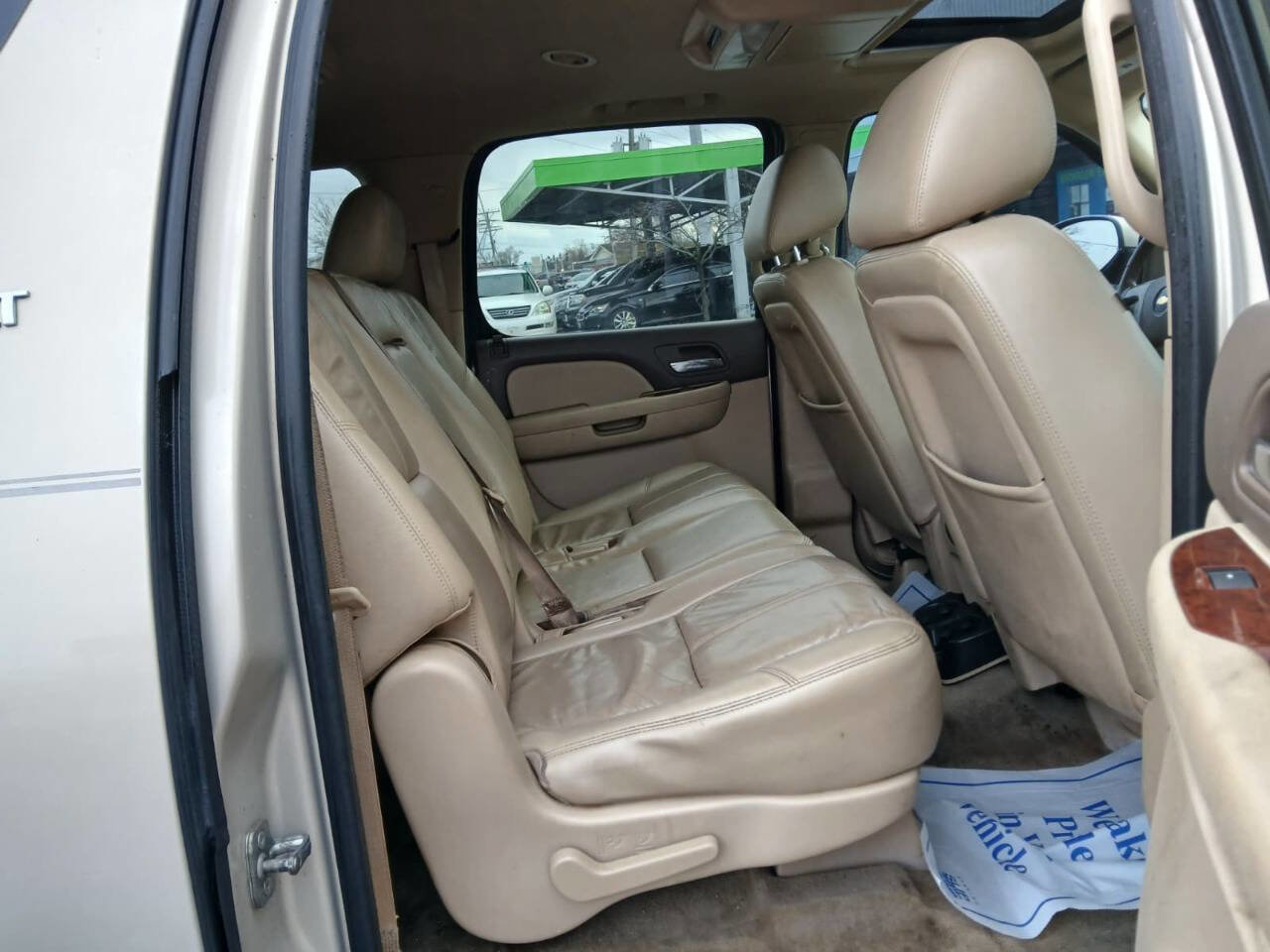 Used 2012 Chevrolet Suburban LT image 16