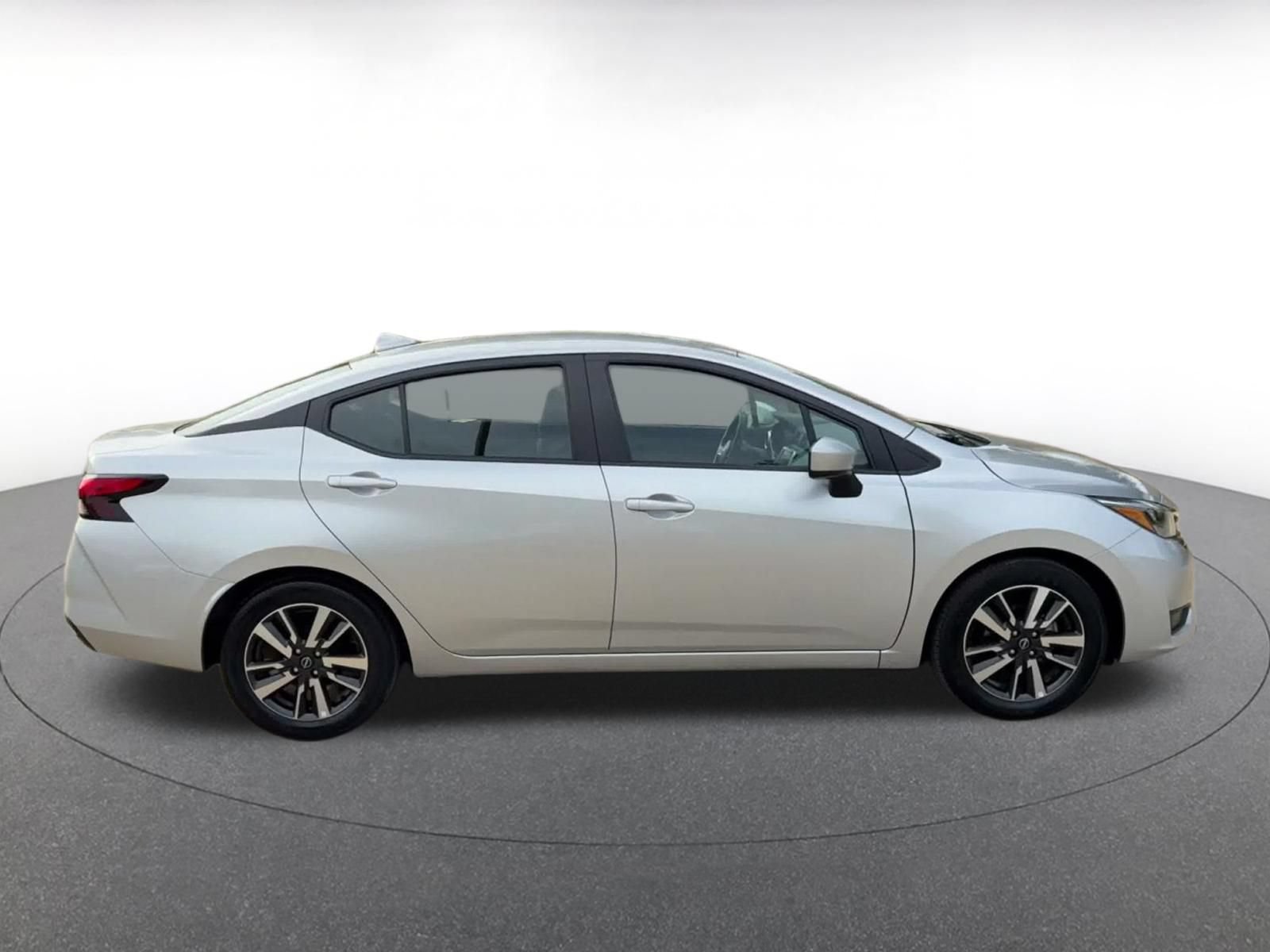 Used 2025 Nissan Versa SV FWD image 13