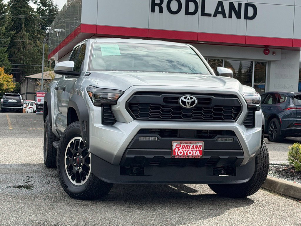 Certified 2025 Toyota Tacoma TRD Off-Road AWD/4WD image 1