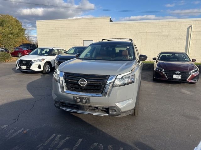 Used 2023 Nissan Pathfinder Platinum image 5