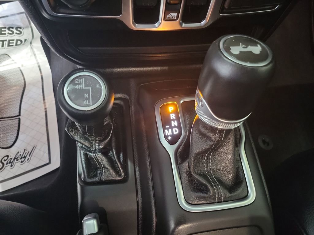 Used 2024 Jeep Wrangler Sahara w/ Safety Group image 33