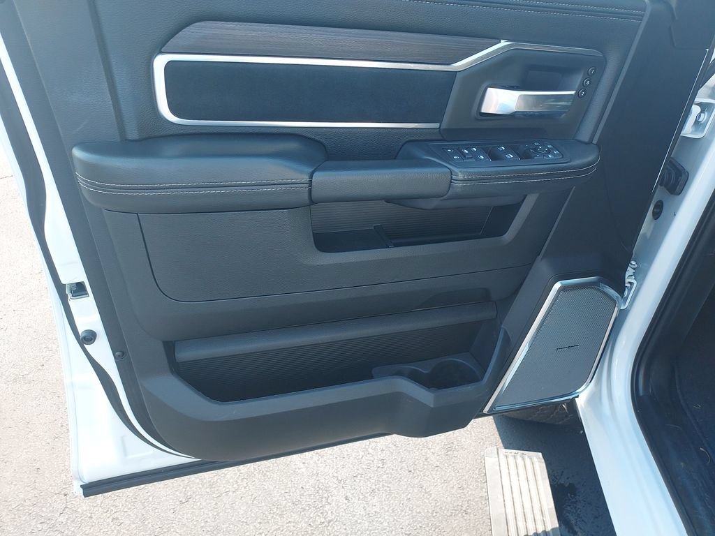 Used 2025 RAM 2500 Laramie AWD/4WD image 12