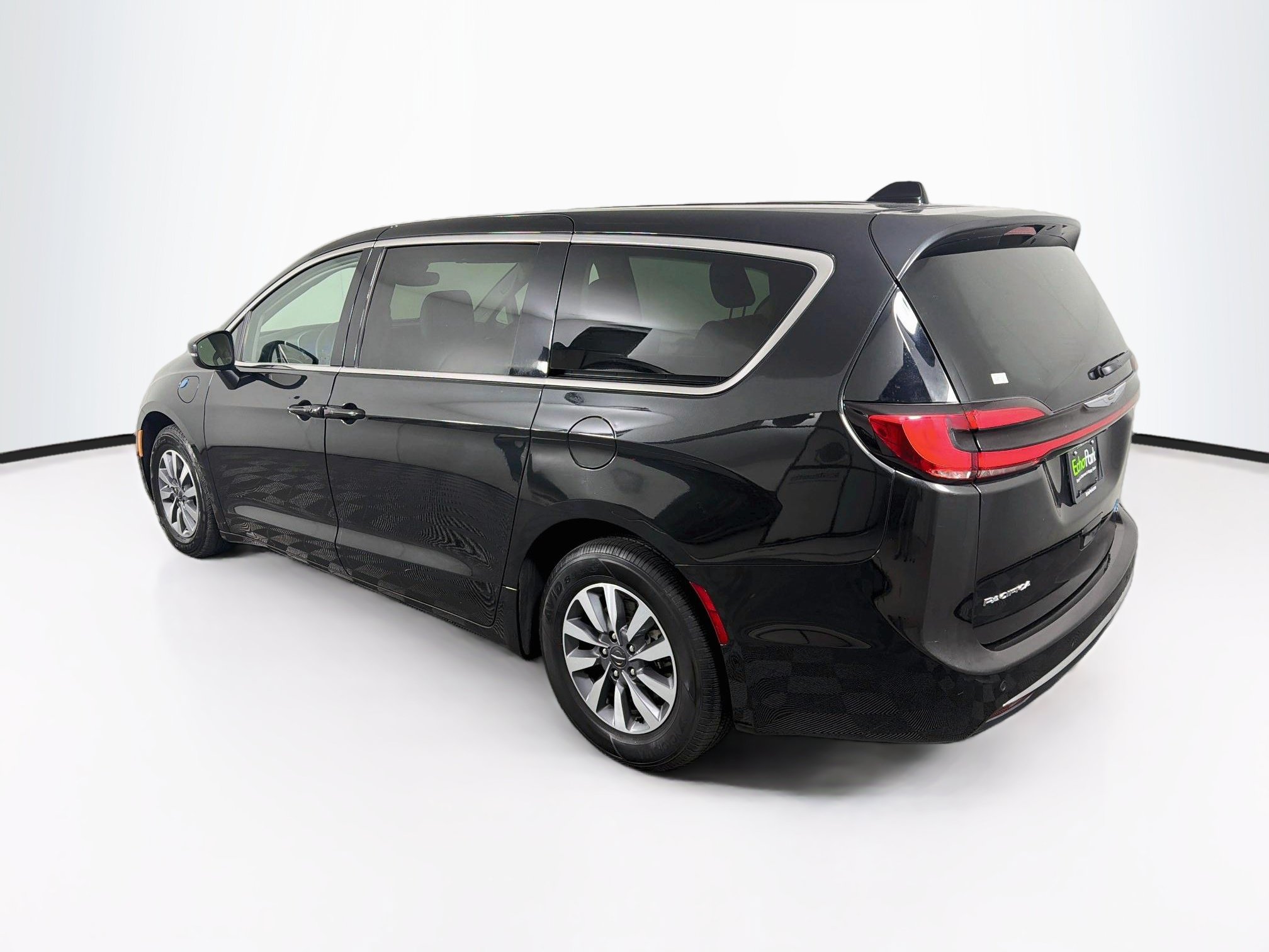 Used 2023 Chrysler Pacifica Touring-L FWD image 5