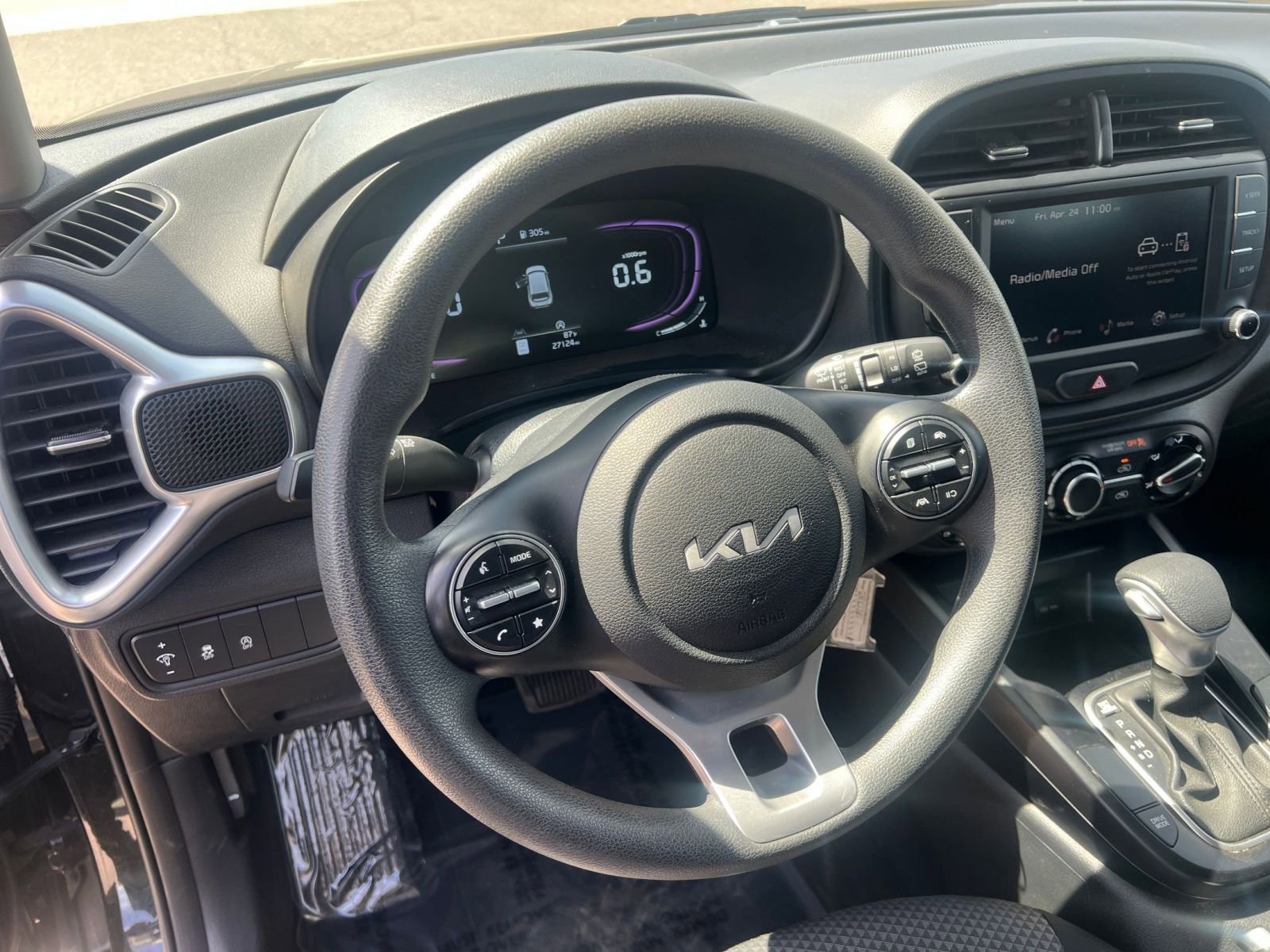 Used 2025 Kia Soul LX w/ LX Technology Package FWD image 28