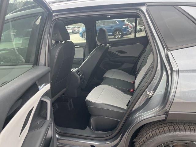 New 2026 Volkswagen Tiguan SE R-Line FWD image 21