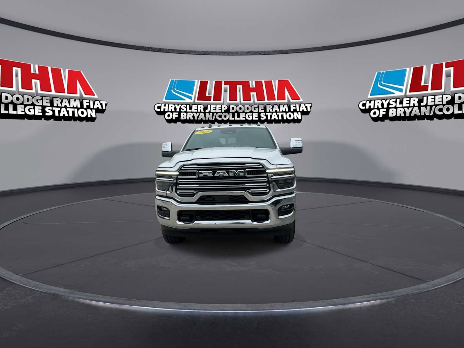 Used 2025 RAM 3500 Laramie AWD/4WD image 3