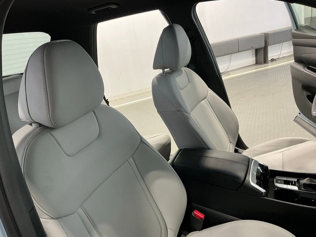 Used 2026 Hyundai Santa Cruz SEL image 9