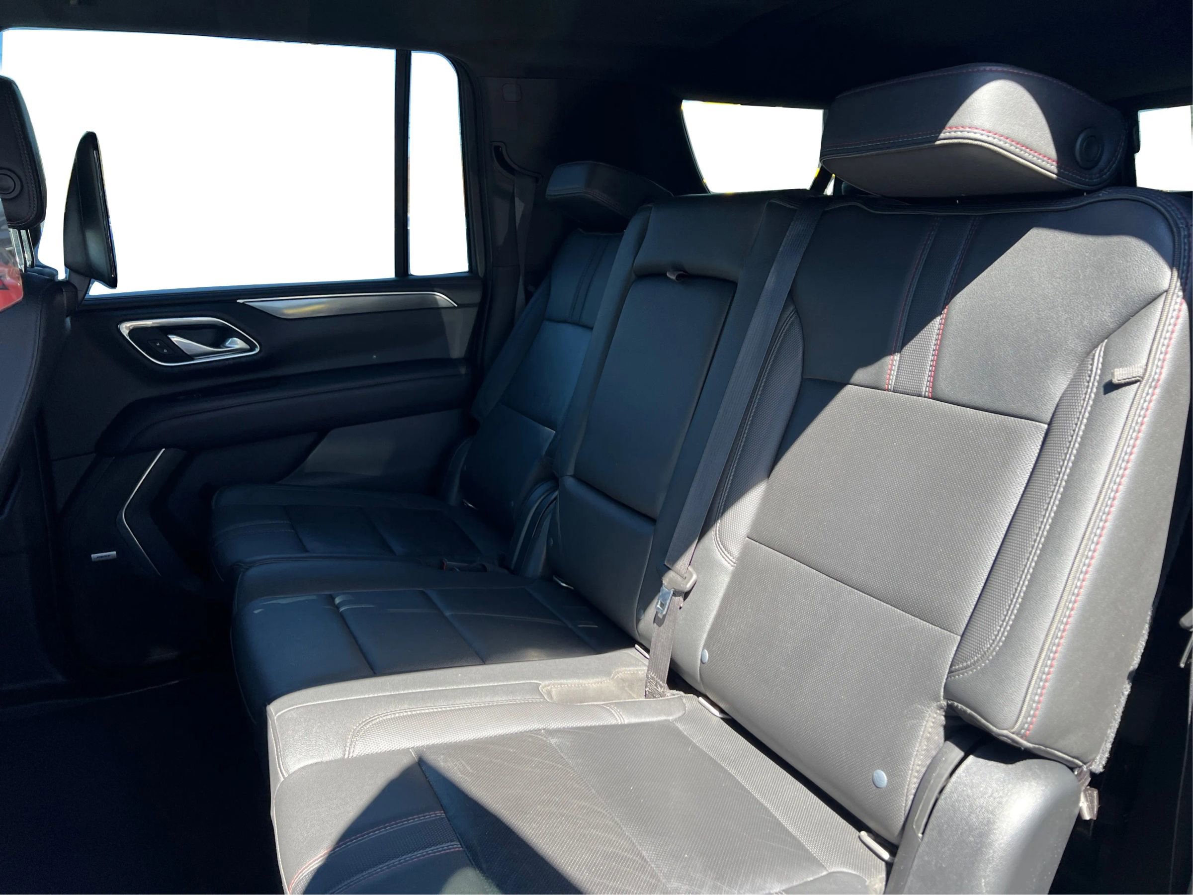 Used 2021 Chevrolet Suburban RST w/ Luxury Package image 12
