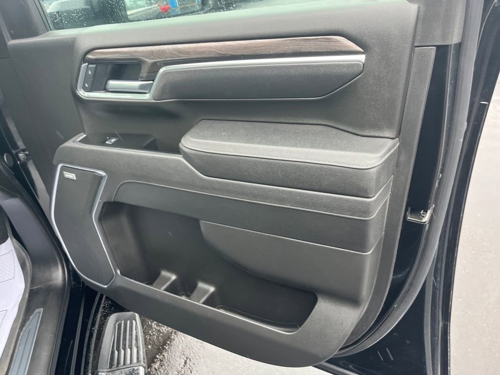 Used 2025 Chevrolet Silverado 2500 LTZ w/ LTZ Plus Package image 29