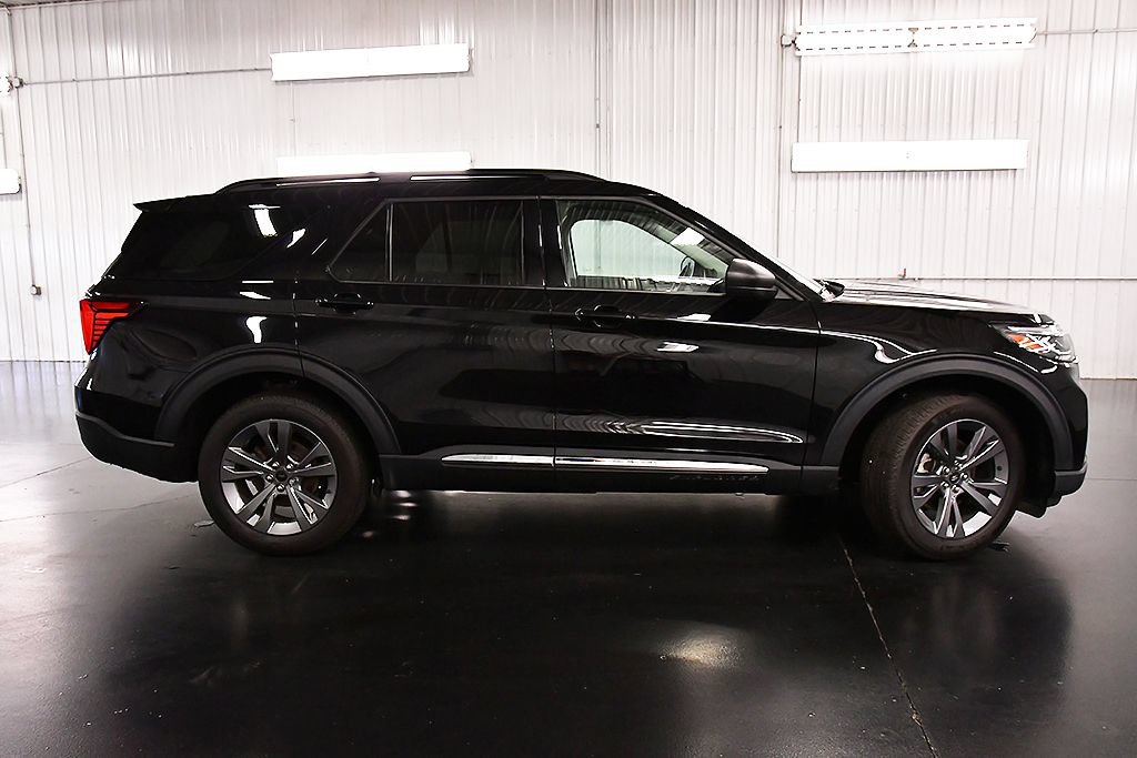 Used 2025 Ford Explorer Active w/ Active Comfort Package AWD/4WD image 8