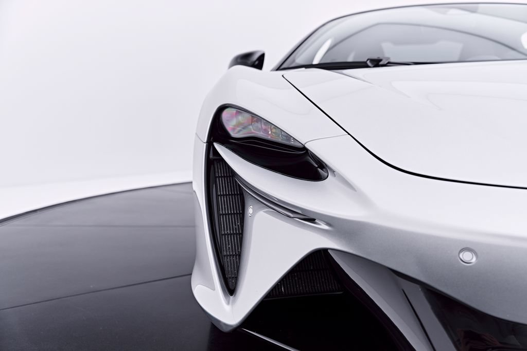 Used 2023 McLaren Artura RWD image 31