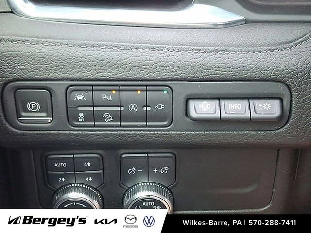 Used 2021 GMC Yukon Denali w/ Denali Premium Package image 39