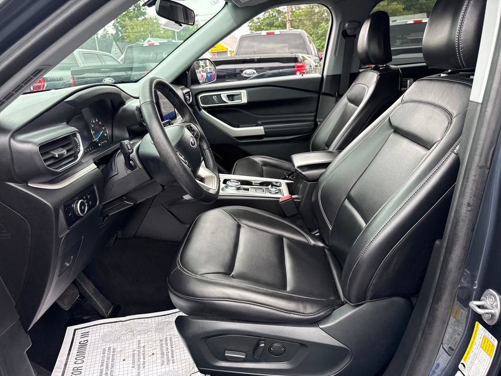 Used 2024 Ford Explorer XLT w/ Equipment Group 202A AWD/4WD image 26