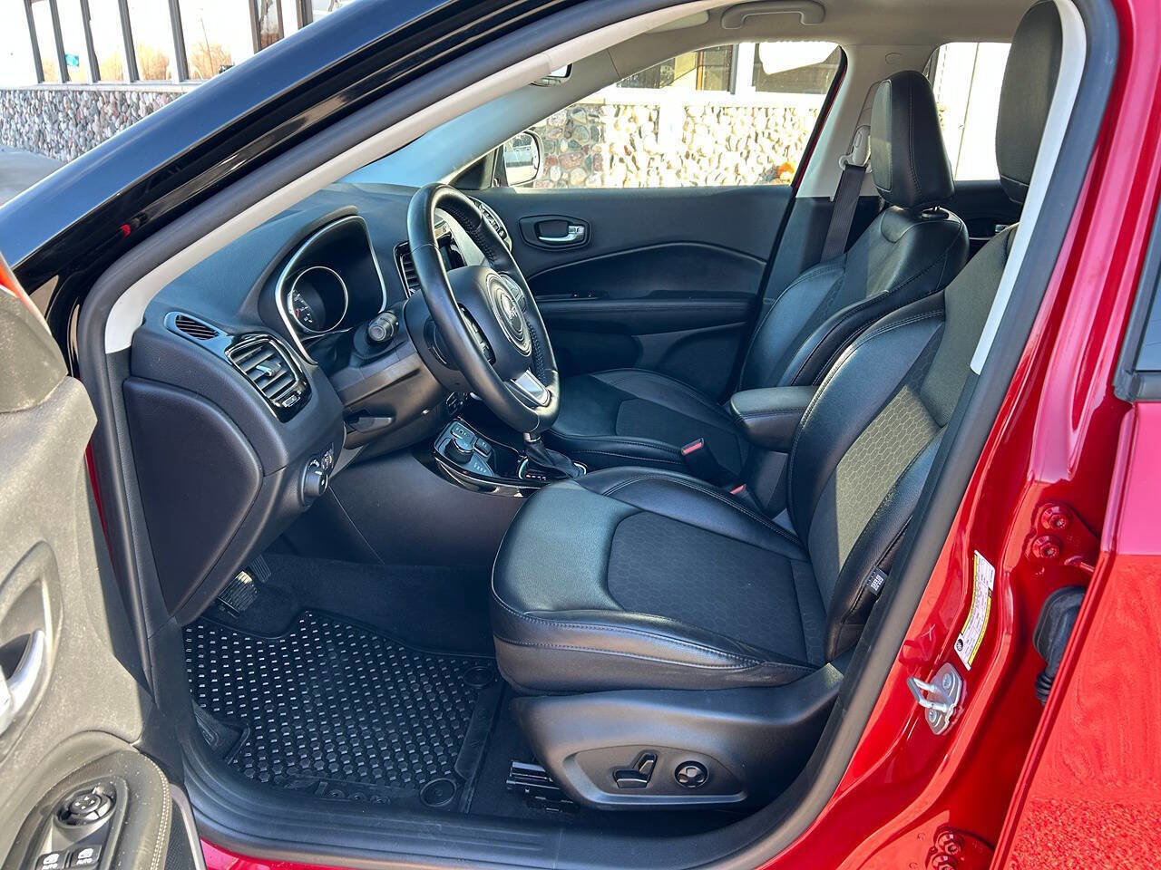 Used 2019 Jeep Compass Latitude image 13