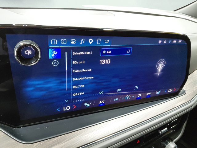Certified 2025 Chevrolet Suburban Z71 AWD/4WD image 35