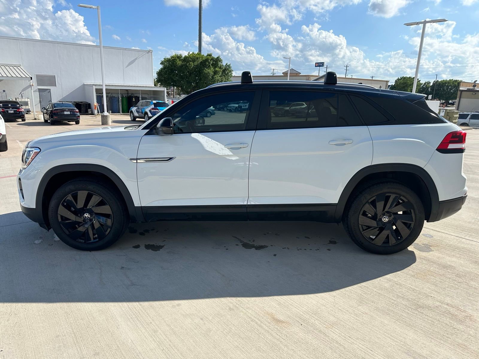 Used 2024 Volkswagen Atlas Cross Sport SE AWD/4WD image 5