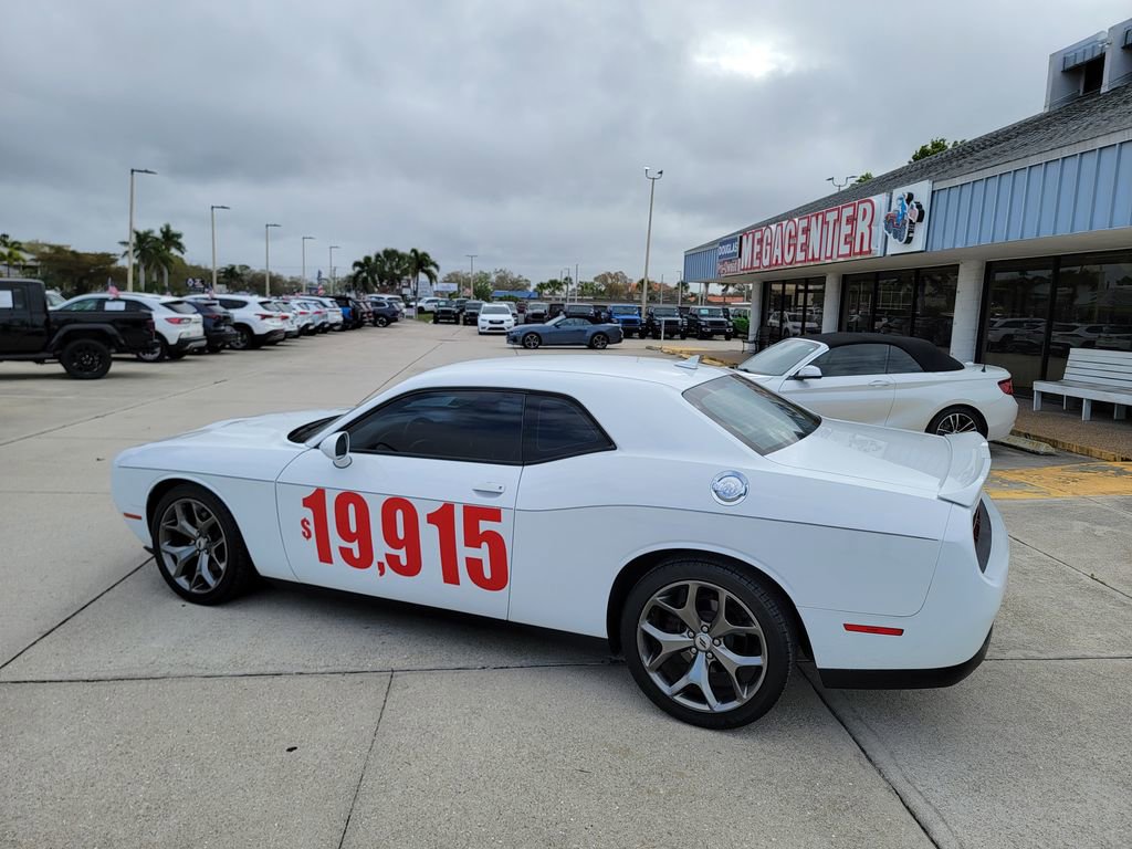 Used 2017 Dodge Challenger SXT Plus image 3