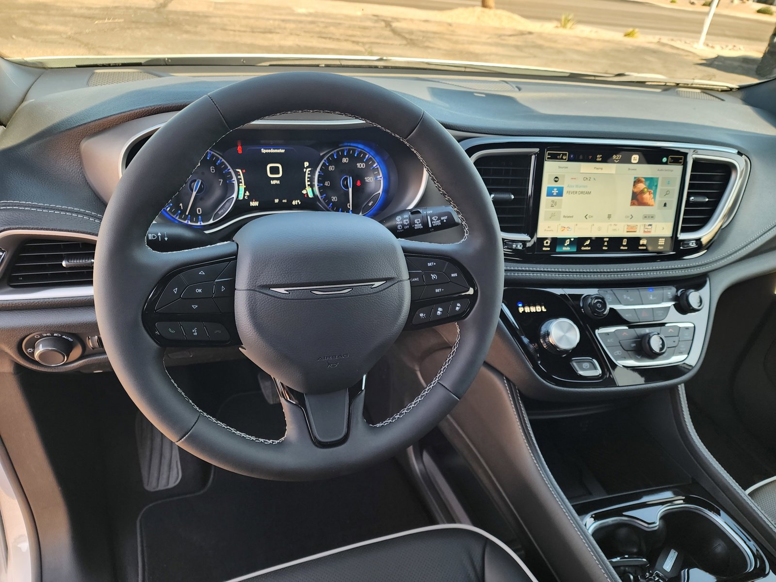 New 2027 Chrysler Pacifica Limited AWD/4WD image 3