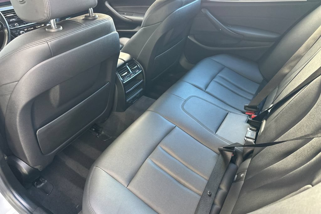 Used 2018 BMW 530i RWD image 12