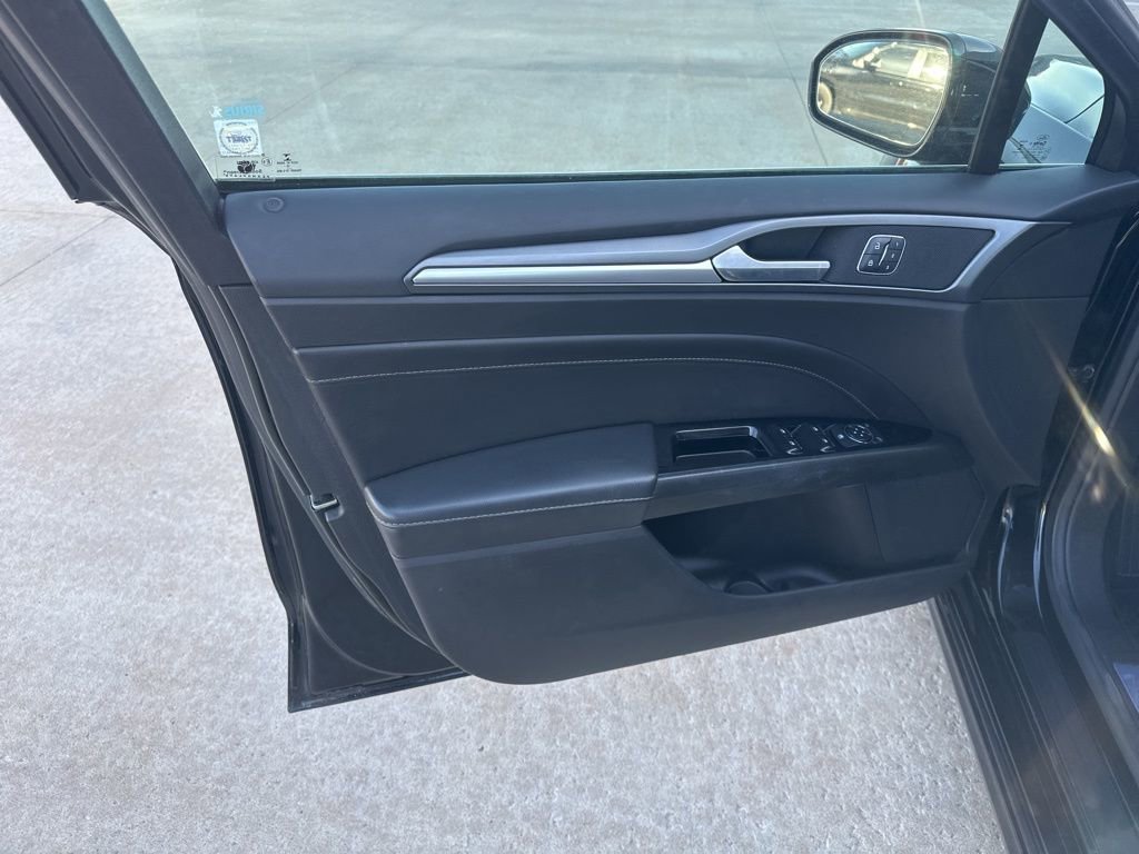 Used 2016 Ford Fusion Titanium image 6