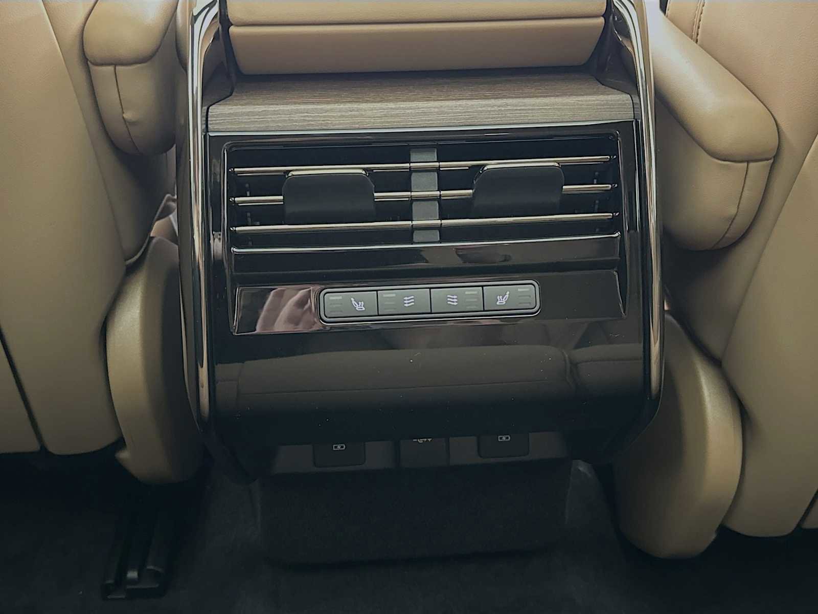 Used 2024 Land Rover Range Rover Sport SE image 23