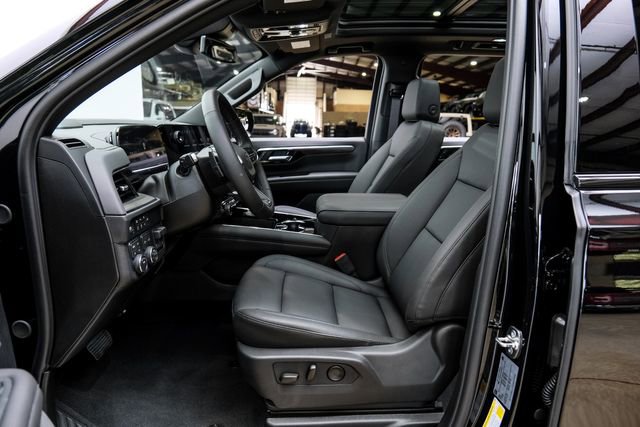 Used 2026 Chevrolet Suburban Z71 w/ Comfort Package AWD/4WD image 14