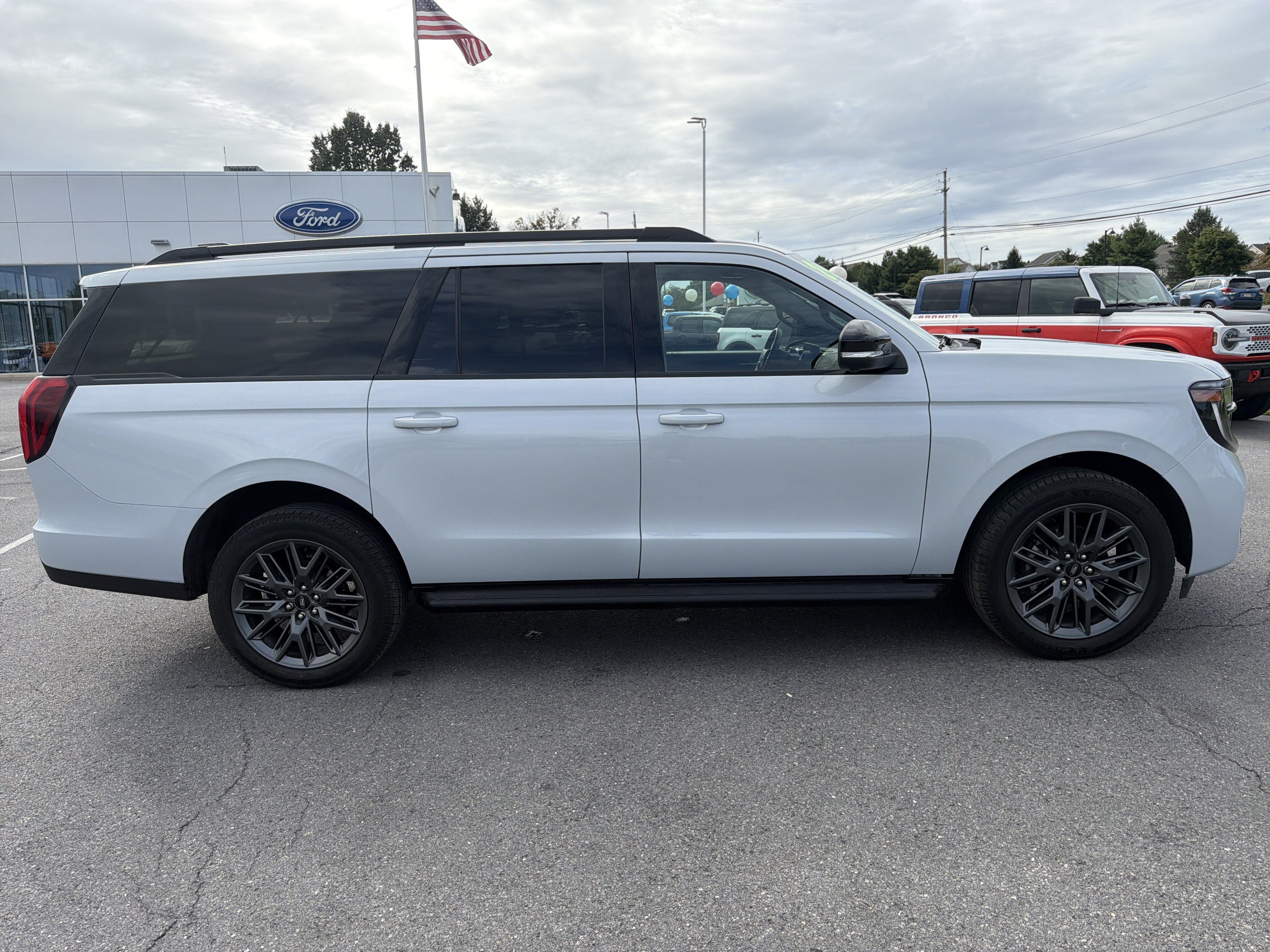 Used 2026 Ford Expedition Max Platinum w/ Stealth Appearance Package AWD/4WD image 2