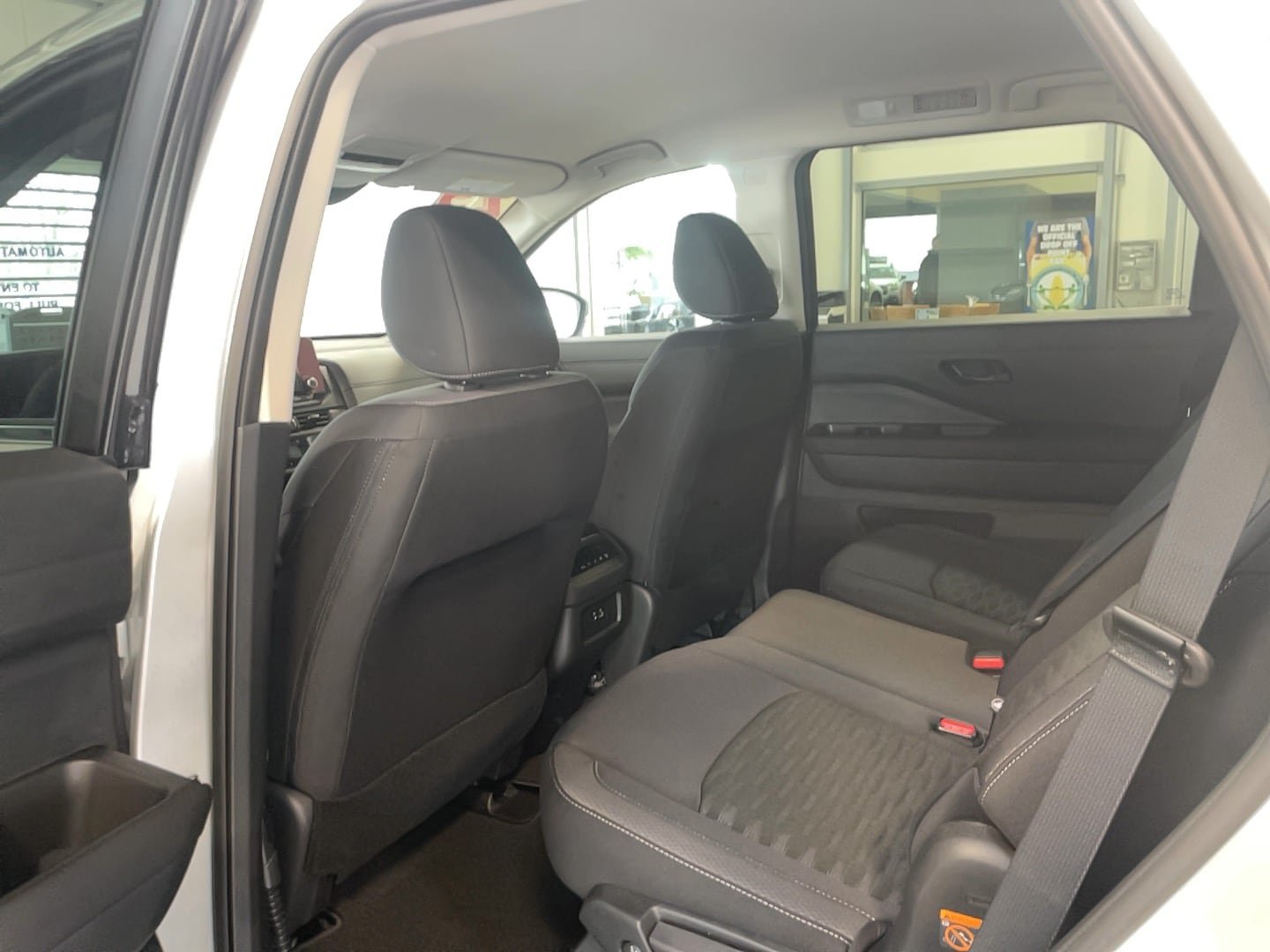 Used 2025 Nissan Pathfinder S AWD/4WD image 24
