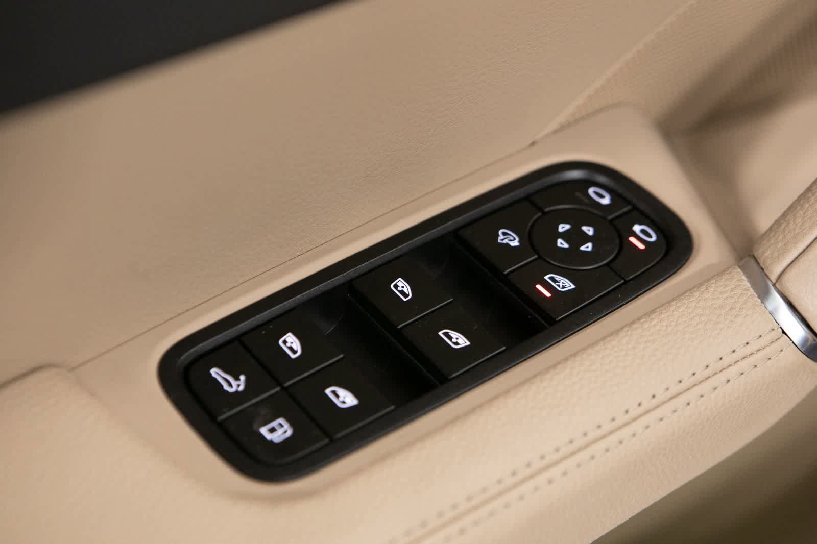 Certified 2023 Porsche Cayenne AWD/4WD image 24