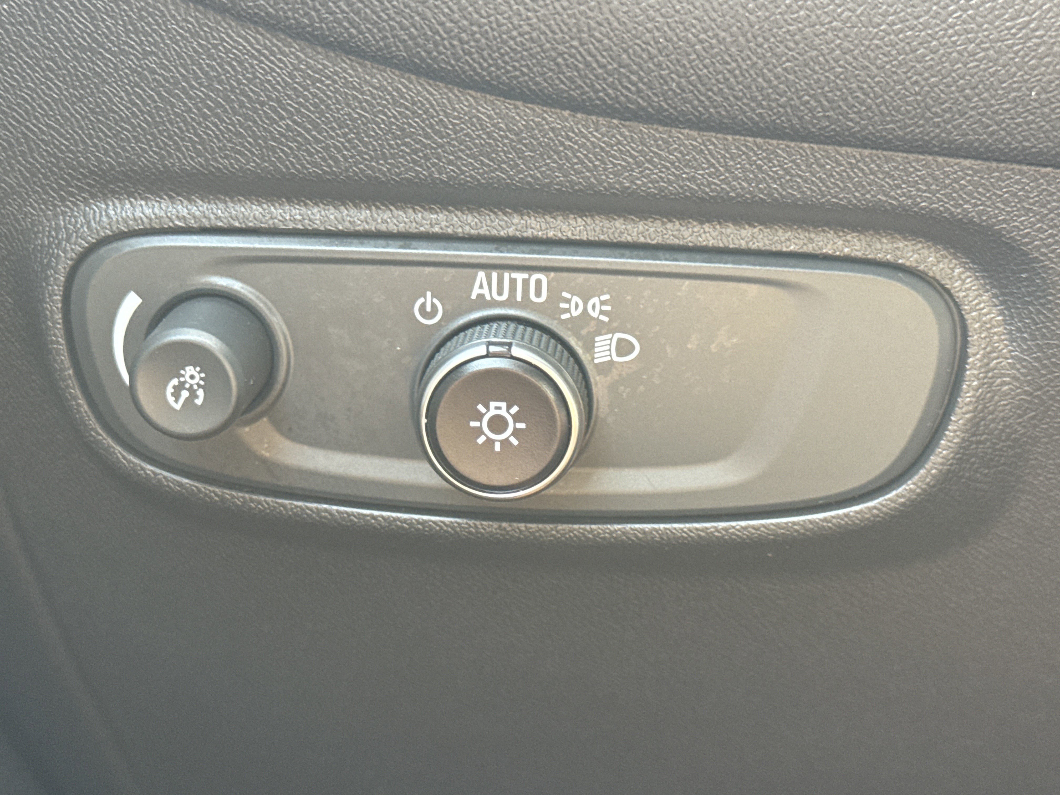 Used 2022 Chevrolet Equinox LS FWD image 22
