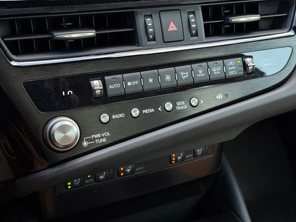Certified 2024 Lexus ES 250 w/ Premium Package AWD/4WD image 37