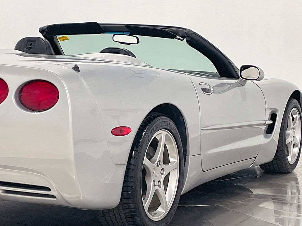 Used 2000 Chevrolet Corvette Convertible w/ Performance Handling Pkg image 33