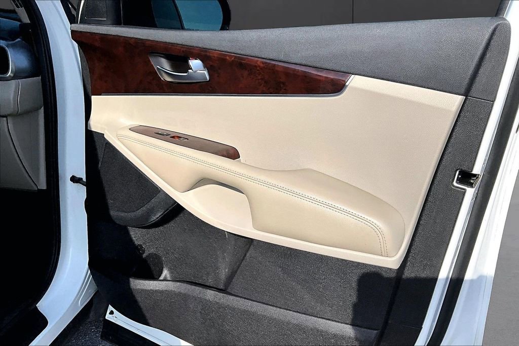 Used 2018 Kia Sorento LX image 16