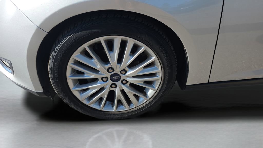 Used 2016 Ford Focus Titanium FWD image 29