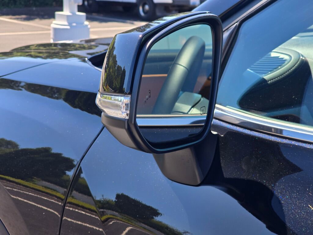 Used 2024 Toyota Highlander Platinum image 11