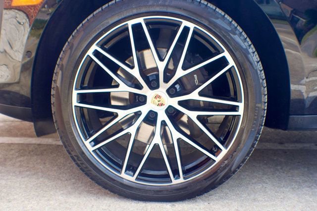 Used 2022 Porsche Macan AWD/4WD image 50