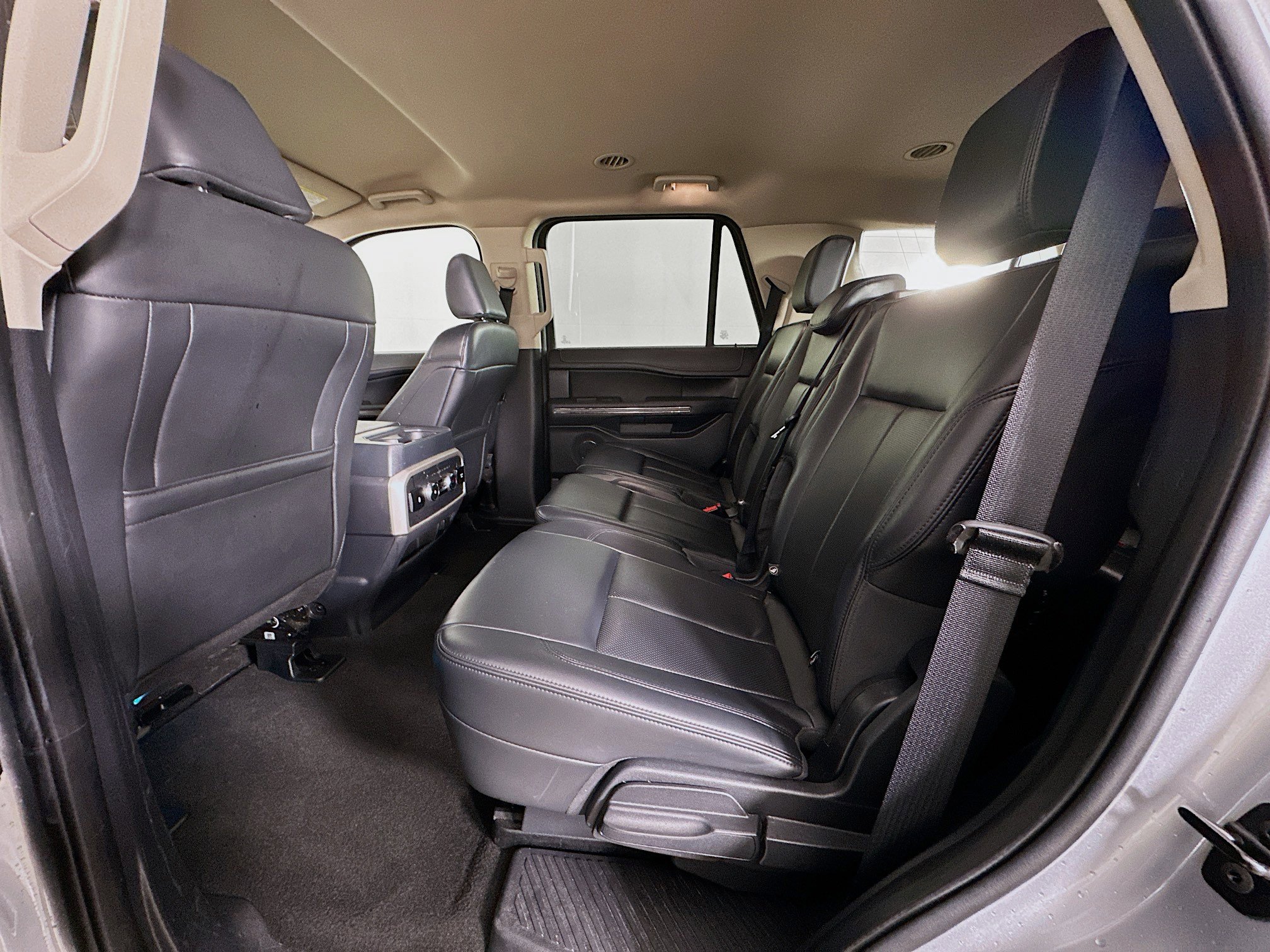 Used 2024 Ford Expedition XLT image 28